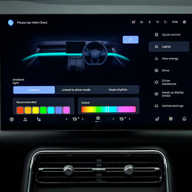 Ultra HD screen + Ambient lighting